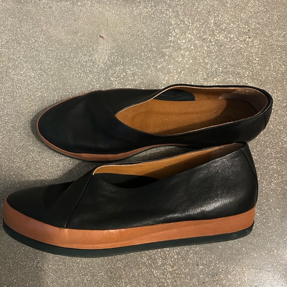 Coclico Black Leather step in stylish loafer - Picture 2 of 7